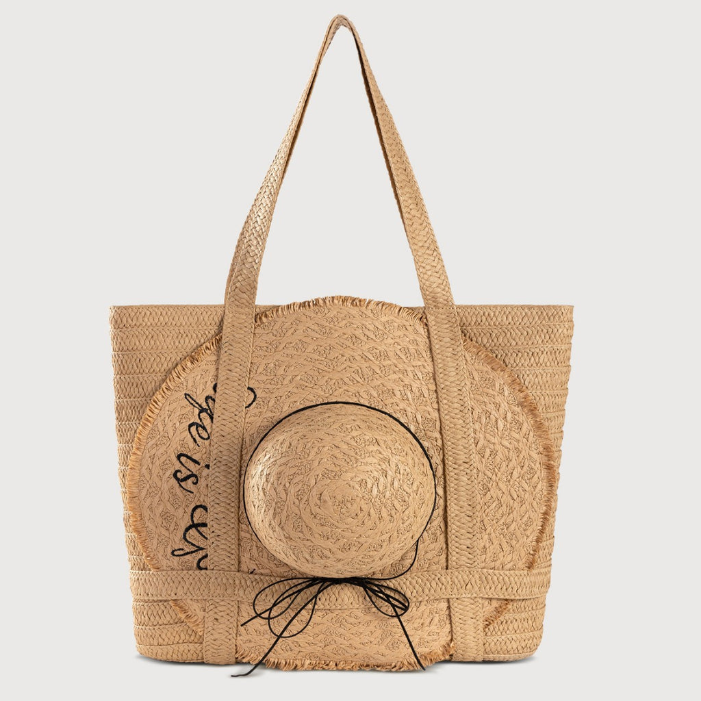 Sac féminin avec chapeau, tendance plage et vacances.